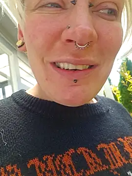 Snapshot of PinkTheHawk chatting on November 29, 2025, 10:32 pm PinkTheHawk online show from November 29, 2025, 10:32 pm