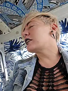 Snapshot of PinkTheHawk chatting on February 21, 2025, 10:26 pm PinkTheHawk online show from February 21, 2025, 10:26 pm