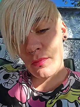 Snapshot of PinkTheHawk chatting on March 1, 2025, 8:10 pm PinkTheHawk online show from March 1, 2025, 8:10 pm