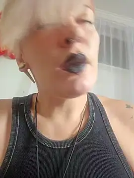 Snapshot of PinkTheHawk chatting on January 26, 2025, 10:13 pm PinkTheHawk online show from January 26, 2025, 10:13 pm