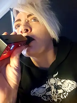 Snapshot of PinkTheHawk chatting on September 28, 2025, 9:44 pm PinkTheHawk online show from September 28, 2025, 9:44 pm