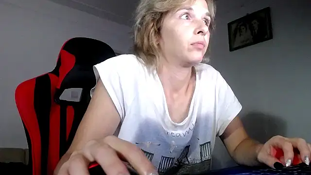 SexxyLety online show from September 15, 2025, 8:20 pm