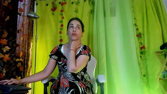 Snapshot of girasol_walton chatting on June 28, 2026, 4:35 pm girasol walton online show from June 28, 2026, 4:35 pm