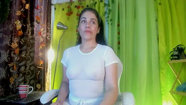 Snapshot of girasol_walton chatting on June 26, 2026, 2:12 pm girasol walton online show from June 26, 2026, 2:12 pm