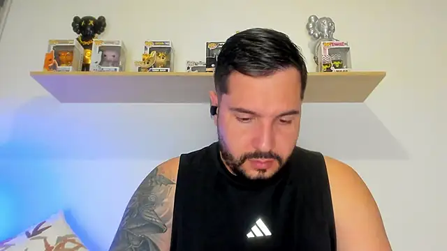 camilo restrepo21 online show from May 26, 2026, 11:36 pm