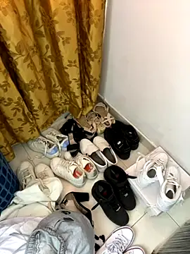 sandylau online show from November 9, 2025, 1:37 pm