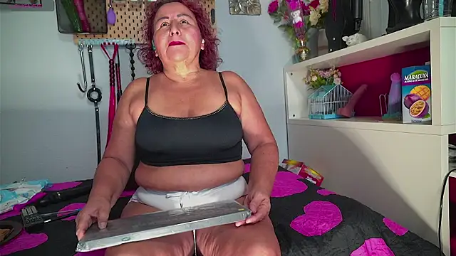 barbarah  online show from October 10, 2025, 5:08 am