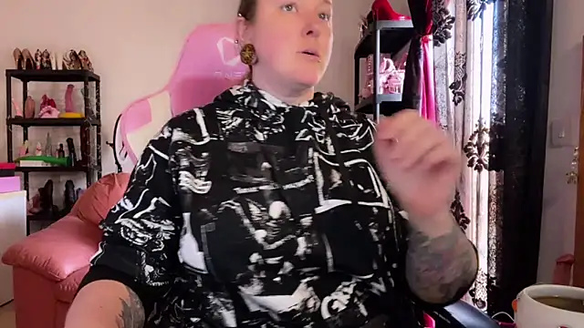 kisicaxx online show from March 16, 2026, 2:32 pm