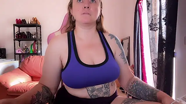 kisicaxx online show from September 18, 2025, 7:11 am