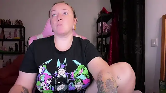 kisicaxx online show from November 6, 2025, 6:56 pm