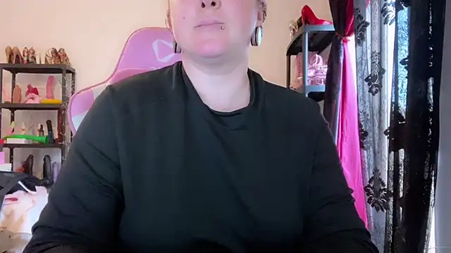 kisicaxx online show from February 8, 2026, 2:48 pm