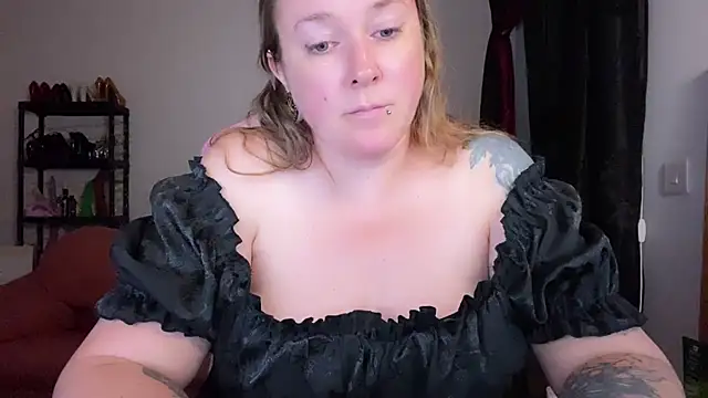 kisicaxx online show from September 23, 2025, 6:15 pm