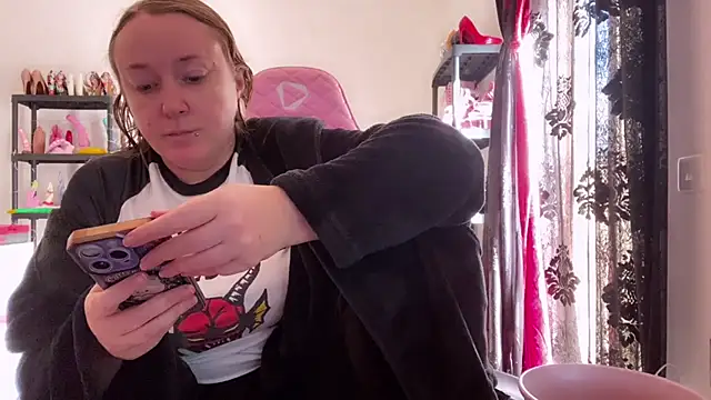 kisicaxx online show from November 27, 2025, 9:10 am