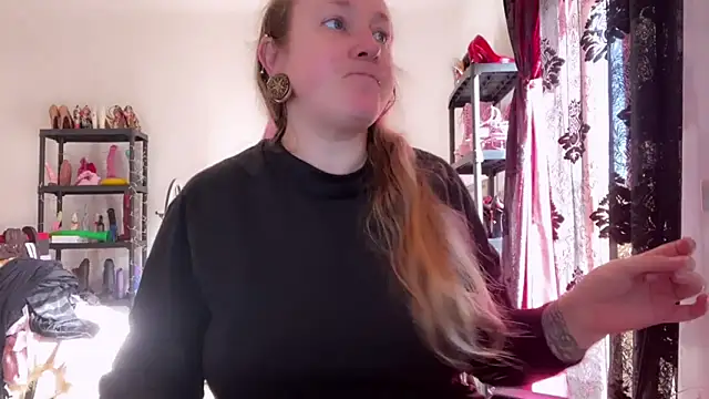 kisicaxx online show from February 19, 2026, 8:11 am