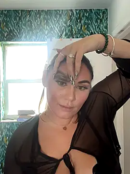 lovely beast online show from October 23, 2025, 4:16 pm