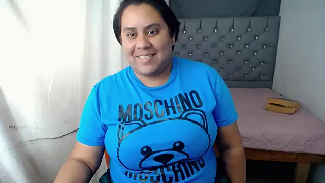 hotlesby4uxxx online show from January 8, 2025, 8:39 pm