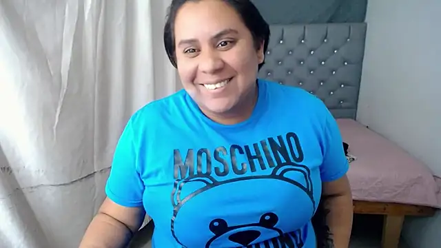 hotlesby4uxxx online show from January 9, 2025, 12:14 am