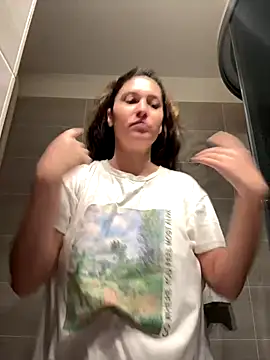 Snapshot of IrisBlues chatting on October 8, 2025, 5:02 pm IrisBlues online show from October 8, 2025, 5:02 pm