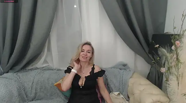 ADreamLady online show from March 1, 2025, 1:51 pm