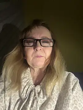 Snapshot of Irina2909@xh chatting on February 18, 2026, 12:08 am Irina2909xh online show from February 18, 2026, 12:08 am