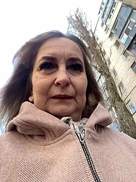 Irina2909xh online show from April 13, 2026, 12:31 pm