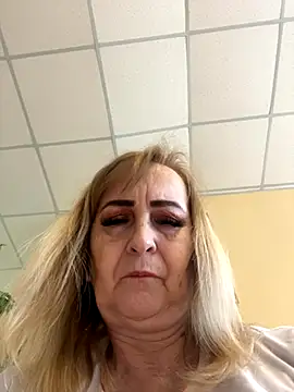 Irina2909xh online show from October 6, 2025, 9:21 am