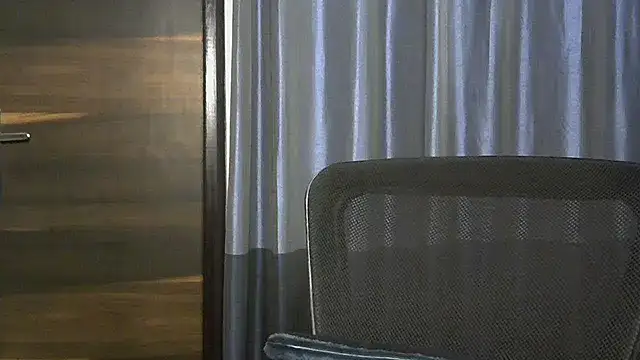 Snapshot of selen_5 chatting on September 19, 2025, 6:23 pm selen 5 online show from September 19, 2025, 6:23 pm