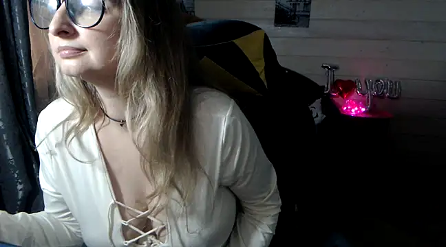 RubiLakros online show from March 4, 2025, 9:11 pm