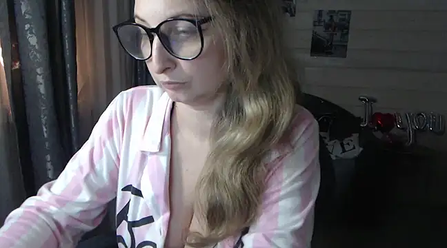 RubiLakros online show from March 5, 2025, 4:24 pm