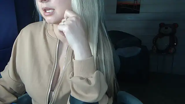 RubiLakros online show from March 26, 2026, 3:54 pm