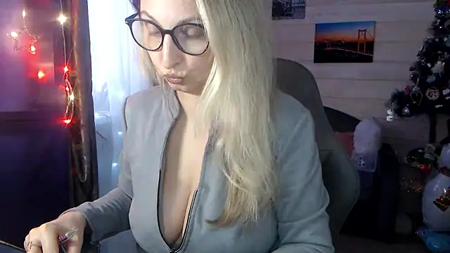 RubiLakros online show from January 19, 2026, 11:47 am