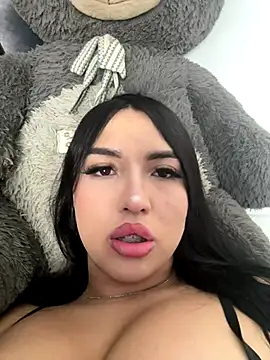 Snapshot of hollyprincess_2 chatting on November 17, 2025, 1:31 am hollyprincess 2 online show from November 17, 2025, 1:31 am