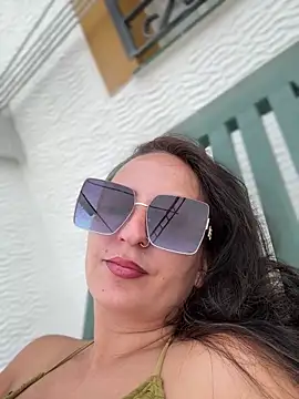 itsCassie online show from October 7, 2025, 9:54 am