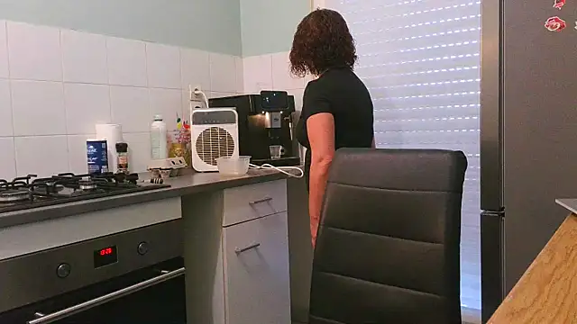 jennylovence online show from November 26, 2025, 12:27 pm