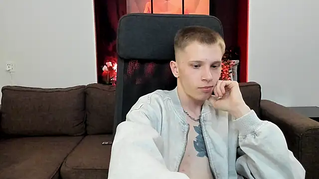 arlekincrop online show from March 20, 2025, 1:35 am