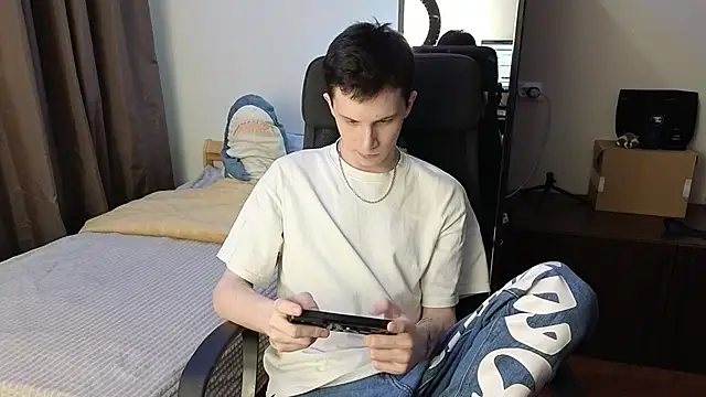 arlekincrop online show from March 16, 2026, 9:39 pm