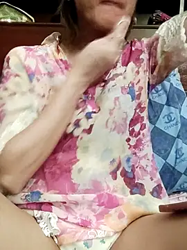 QueenSoreal online show from April 15, 2026, 1:48 pm