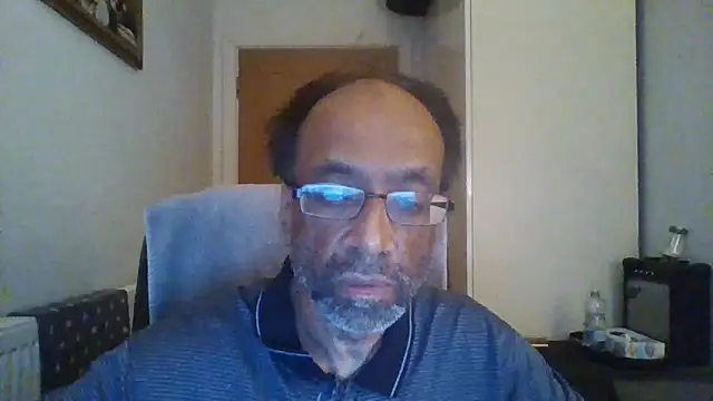 rauncher1 online show from November 6, 2025, 9:35 am