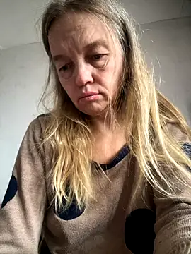 Snapshot of Susanel chatting on September 18, 2025, 8:39 am Susanel online show from September 18, 2025, 8:39 am