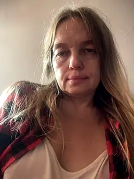 Snapshot of Susanel chatting on September 12, 2025, 10:48 am Susanel online show from September 12, 2025, 10:48 am