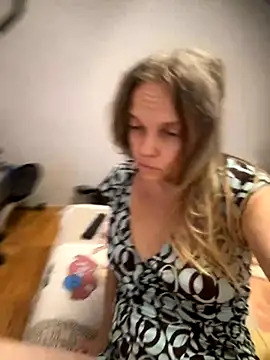 Snapshot of Susanel chatting on September 21, 2025, 8:36 pm Susanel online show from September 21, 2025, 8:36 pm