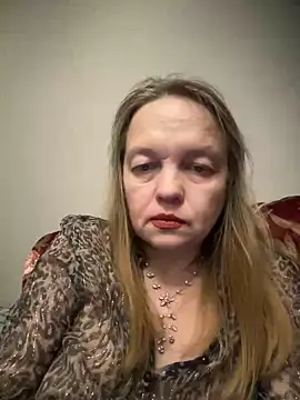 Snapshot of Susanel chatting on March 8, 2025, 8:57 pm Susanel online show from March 8, 2025, 8:57 pm