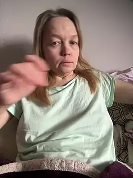 Snapshot of Susanel chatting on March 2, 2025, 7:32 am Susanel online show from March 2, 2025, 7:32 am