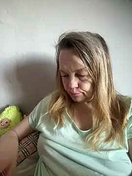 Snapshot of Susanel chatting on March 23, 2025, 7:42 am Susanel online show from March 23, 2025, 7:42 am