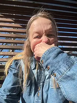 Snapshot of Susanel chatting on March 20, 2025, 11:05 am Susanel online show from March 20, 2025, 11:05 am