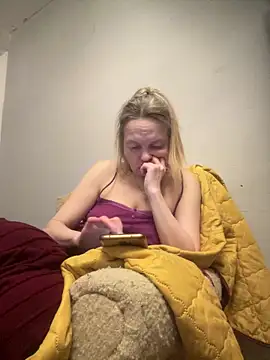 Snapshot of Susanel chatting on March 17, 2025, 5:05 pm Susanel online show from March 17, 2025, 5:05 pm