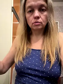 Snapshot of Susanel chatting on November 14, 2025, 10:13 pm Susanel online show from November 14, 2025, 10:13 pm