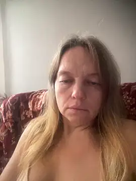 Snapshot of Susanel chatting on October 9, 2025, 9:43 am Susanel online show from October 9, 2025, 9:43 am