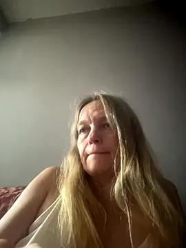 Snapshot of Susanel chatting on October 13, 2025, 11:34 am Susanel online show from October 13, 2025, 11:34 am