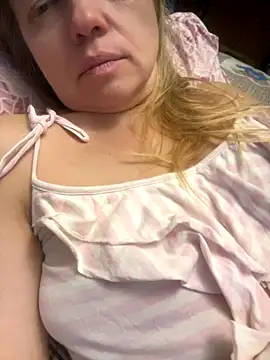 Snapshot of Susanel chatting on October 19, 2025, 12:13 am Susanel online show from October 19, 2025, 12:13 am